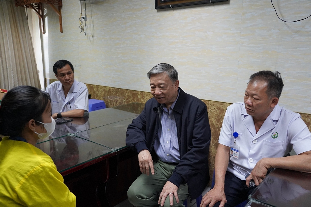 Hà Nội: Khởi tố tài xế vi phạm nồng độ cồn, chèn xe qua người Đại úy Công an