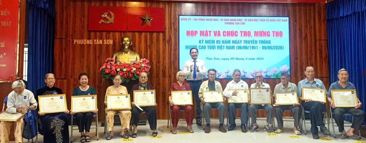 Phường Tân Sơn mừng thọ 120 người cao tuổi nhân kỷ niệm 85 năm Ngày Truyền thống Người cao tuổi Việt Nam