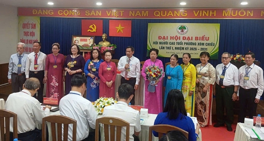 Ban Chấp hành Hội Người cao tuổi phường Xóm Chiếu nhiệm kỳ 2026 – 2031 ra mắt và phát biểu nhận nhiệm vụ. (Ảnh: Hội Người cao tuổi phường Xóm Chiếu)