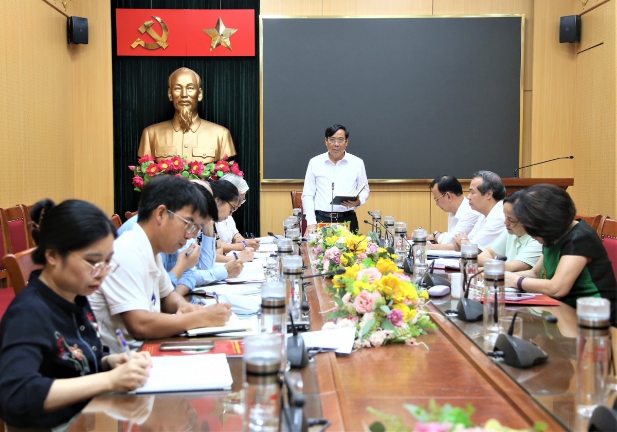 Chủ tịch Nguyễn Thanh Bình chủ trì cuộc họp Chủ tịch Nguyễn Thanh Bình chủ trì cuộc họp