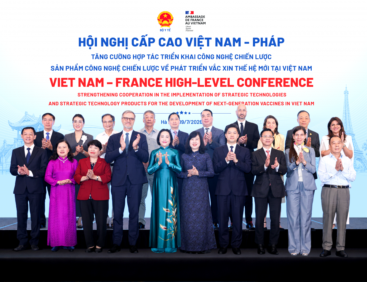 Hội nghị cấp cao với sự tham dự của lãnh đạo Đảng, Nhà nước, Chính phủ, Quốc hội; lãnh đạo các ban, bộ, ngành Trung ương; Bộ Y tế Việt Nam; Đại sứ quán Cộng hòa Pháp tại Việt Nam; đại diện Tổ chức Y tế Th