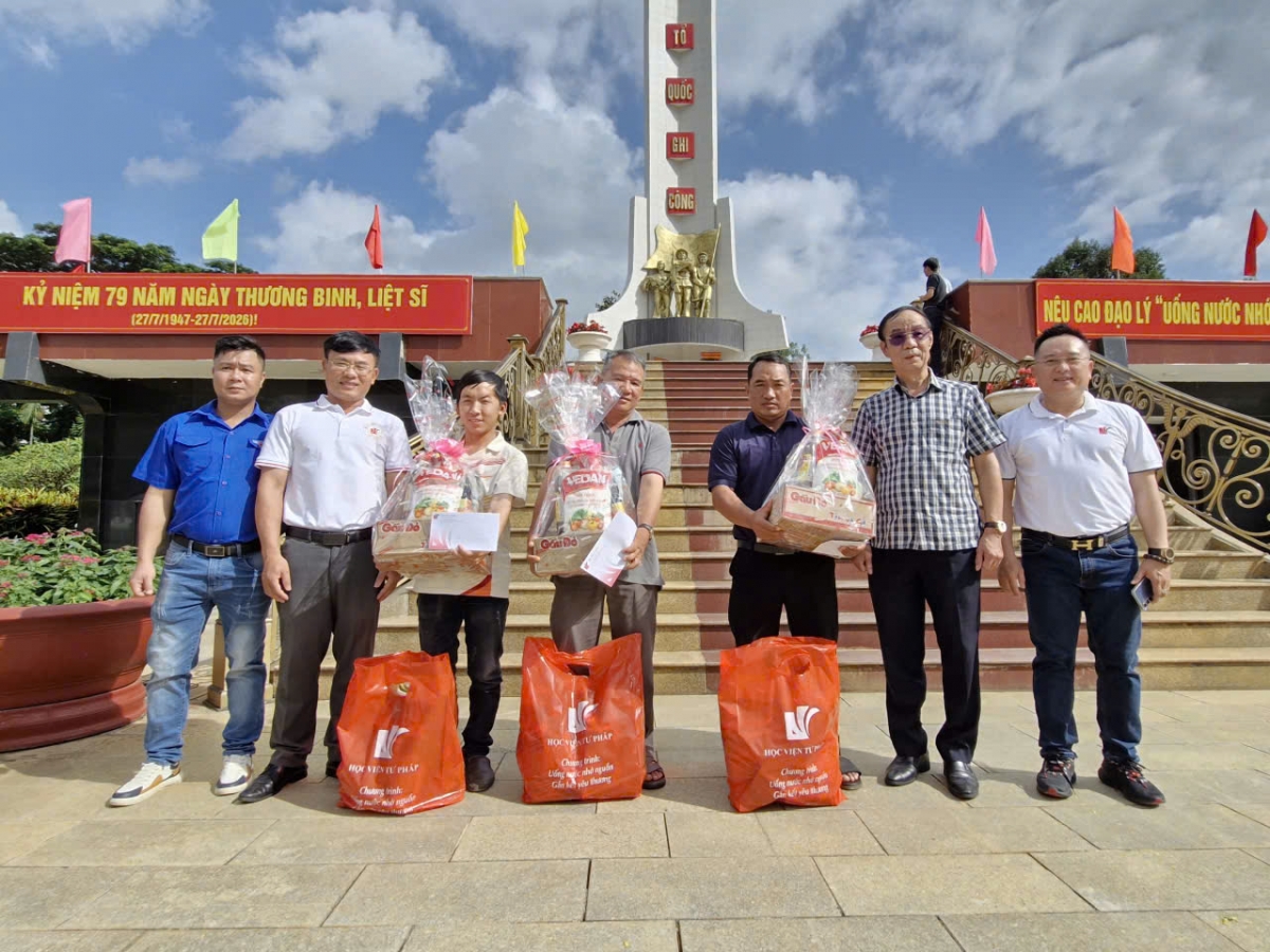 Học viện Tư pháp – Cơ sở TP. Hồ Chí Minh: Tổ chức về nguồn tri ân Thương binh - Liệt sĩ Học viện Tư pháp – Cơ sở TP. Hồ Chí Minh: Tổ chức về nguồn tri ân Thương binh - Liệt sĩ