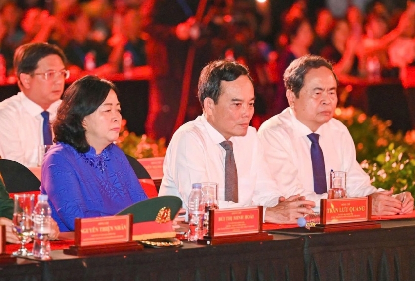 Chủ tịch Quốc hội Trần Thanh Mẫn, Bí thư Thành ủy TP. Hồ Chí Minh Trần Lưu Quang, Chủ tịch Ủy ban Trung ương MTTQ Việt Nam Bùi Thị Minh Hoài tham dự chương trình tại Công viên Lê Thị Riêng Chủ tịch Quốc hội Trần Thanh Mẫn, Bí thư Thành ủy TP. Hồ Chí Minh Trần Lưu Quang, Chủ tịch Ủy ban Trung ương MTTQ Việt Nam Bùi Thị Minh Hoài tham dự chương trình tại Công viên Lê Thị Riêng