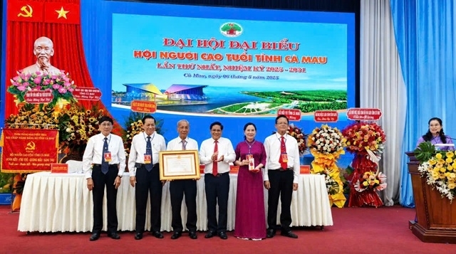Trong nhiệm kỳ 2021–2026, Hội Người cao tuổi tỉnh Cà Mau vinh dự được Chủ tịch nước tặng thưởng Huân chương Lao động hạng Ba Trong nhiệm kỳ 2021–2026, Hội Người cao tuổi tỉnh Cà Mau vinh dự được Chủ tịch nước tặng thưởng Huân chương Lao động hạng Ba