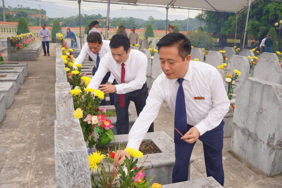 Thành kính tri ân các Anh hùng liệt sĩ nhân kỷ niệm 79 năm Ngày Thương binh - Liệt sĩ Thành kính tri ân các Anh hùng liệt sĩ nhân kỷ niệm 79 năm Ngày Thương binh - Liệt sĩ