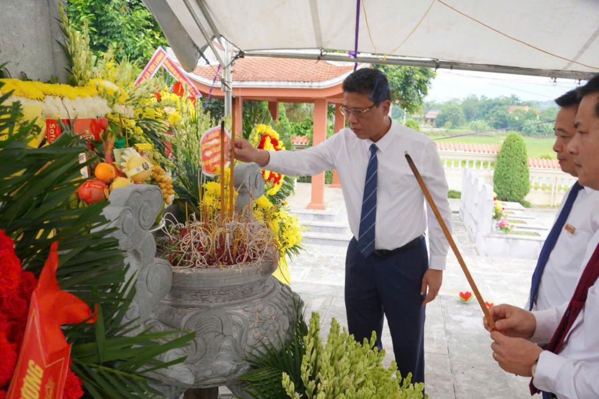 Thành kính tri ân các Anh hùng liệt sĩ nhân kỷ niệm 79 năm Ngày Thương binh - Liệt sĩ Thành kính tri ân các Anh hùng liệt sĩ nhân kỷ niệm 79 năm Ngày Thương binh - Liệt sĩ