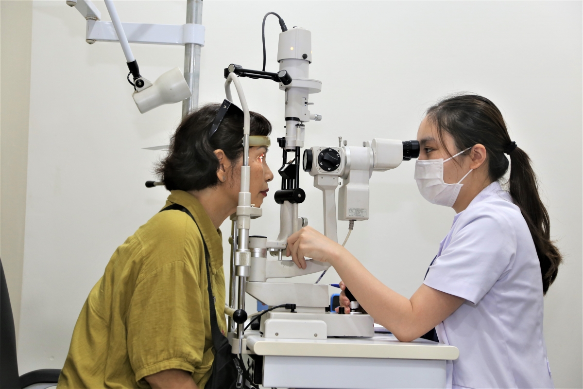 Gần 600 người cao tuổi được khám, tư vấn chăm sóc sức khỏe đôi mắt Gần 600 người cao tuổi được khám, tư vấn chăm sóc sức khỏe đôi mắt