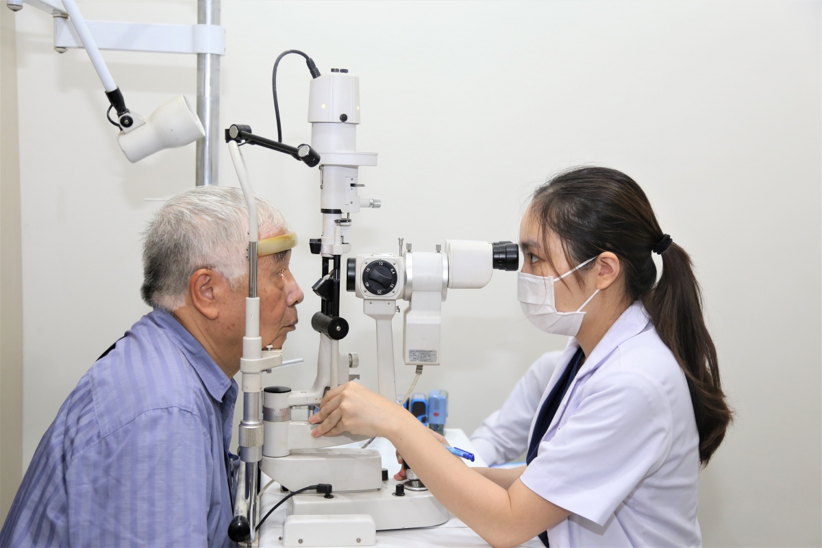Gần 600 người cao tuổi được khám, tư vấn chăm sóc sức khỏe đôi mắt Gần 600 người cao tuổi được khám, tư vấn chăm sóc sức khỏe đôi mắt