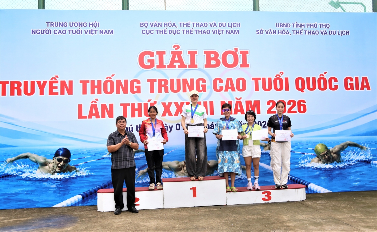 Những “kình ngư tóc bạc” tỏa sáng trên quê hương đất Tổ Những “kình ngư tóc bạc” tỏa sáng trên quê hương đất Tổ