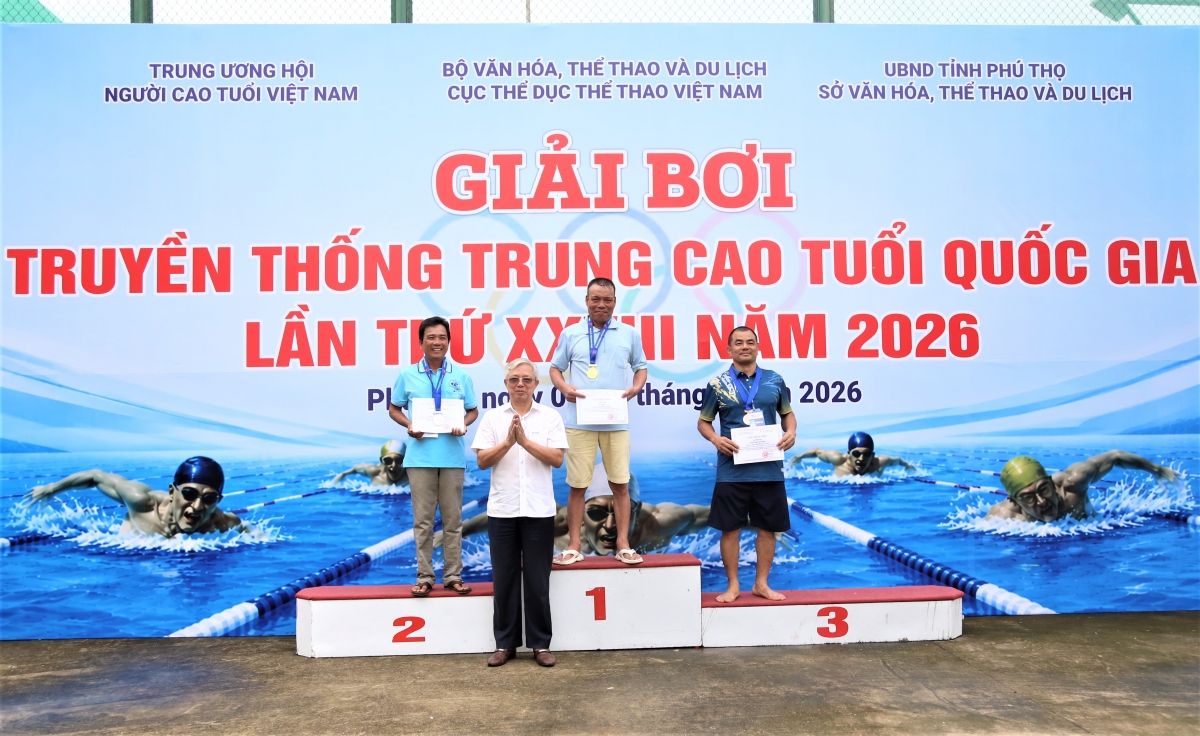 Những “kình ngư tóc bạc” tỏa sáng trên quê hương đất Tổ Những “kình ngư tóc bạc” tỏa sáng trên quê hương đất Tổ