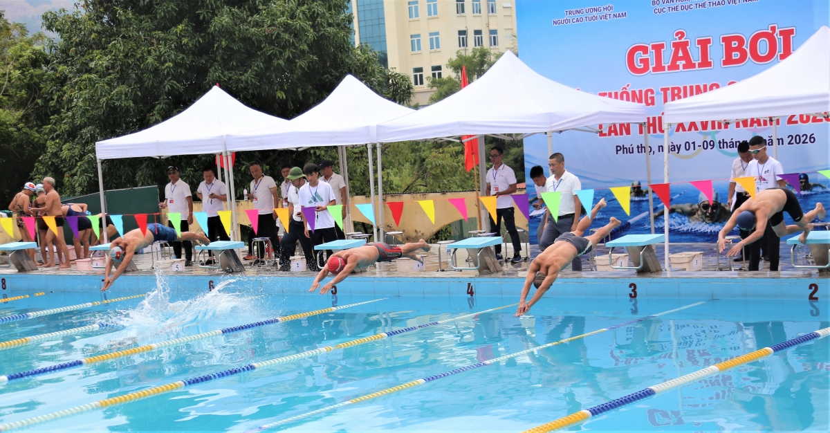 Những “kình ngư tóc bạc” tỏa sáng trên quê hương đất Tổ Những “kình ngư tóc bạc” tỏa sáng trên quê hương đất Tổ