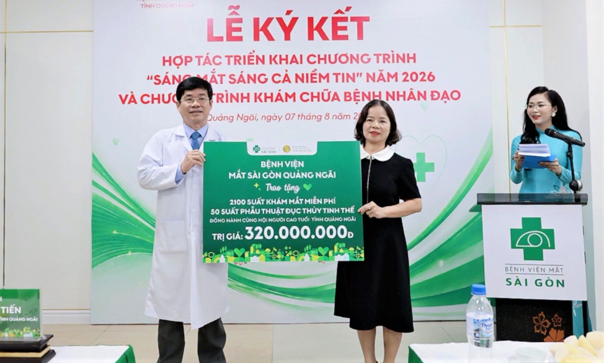 Gòn Quảng Ngãi hỗ trợ 2.100 suất khám mắt miễn phí, 50 suất phẫu thuật đục thủy tinh thể tổng trị giá 320 triệu đồng cho người cao tuổi