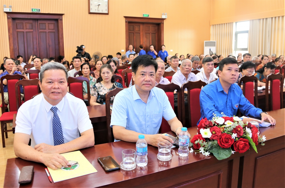 Người cao tuổi Hà Nội học kỹ năng số, không đứng ngoài chuyển đổi số