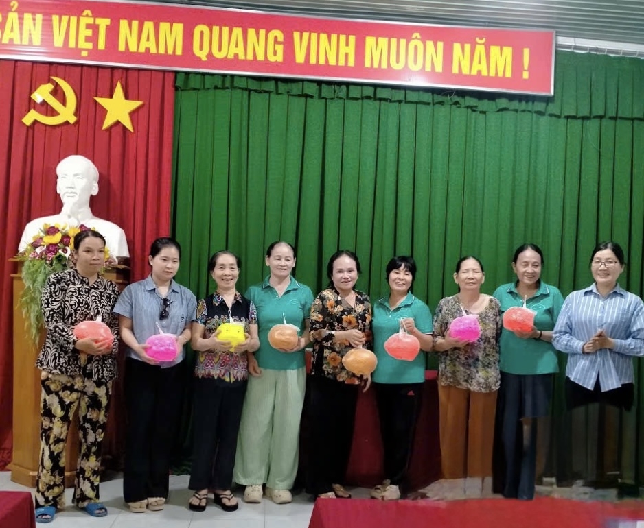 Nuôi heo tự giúp nhau ở CLB LTHTGN dân phố 6, Phú Thuỷ