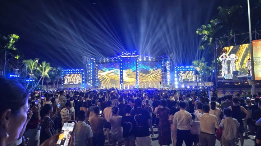 Quảng trường biển Halong Marina, phường Bãi Cháy (Quảng Ninh), trong đêm khai mạc Cuộc thi Miss World lần thứ 73.(Ảnh : Nghiêm Trợ). Quảng trường biển Halong Marina, phường Bãi Cháy (Quảng Ninh), trong đêm khai mạc Cuộc thi Miss World lần thứ 73.(Ảnh : Nghiêm Trợ).