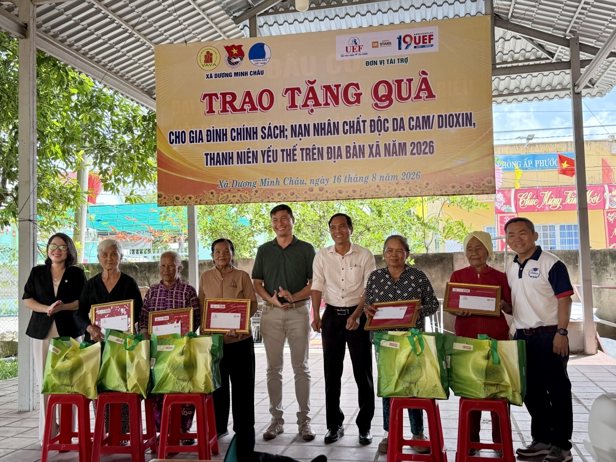 KIẾN TẠO GIÁ TRỊ NHÂN VĂN - HÀNH TRÌNH “VỀ NGUỒN” CỦA VIỆN ĐÀO TẠO SAU ĐẠI HỌC UEF KIẾN TẠO GIÁ TRỊ NHÂN VĂN - HÀNH TRÌNH “VỀ NGUỒN” CỦA VIỆN ĐÀO TẠO SAU ĐẠI HỌC UEF
