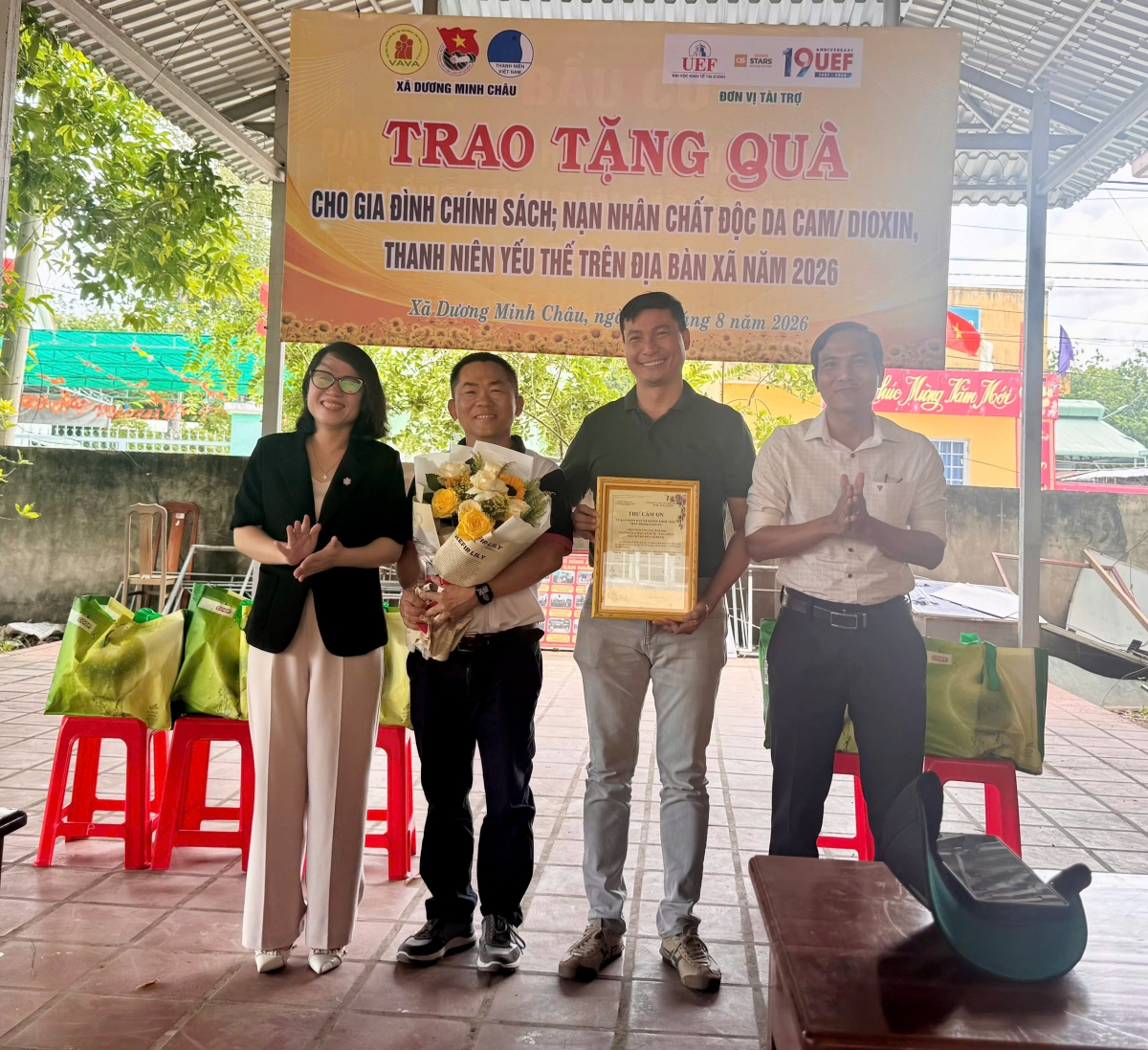 KIẾN TẠO GIÁ TRỊ NHÂN VĂN - HÀNH TRÌNH “VỀ NGUỒN” CỦA VIỆN ĐÀO TẠO SAU ĐẠI HỌC UEF KIẾN TẠO GIÁ TRỊ NHÂN VĂN - HÀNH TRÌNH “VỀ NGUỒN” CỦA VIỆN ĐÀO TẠO SAU ĐẠI HỌC UEF
