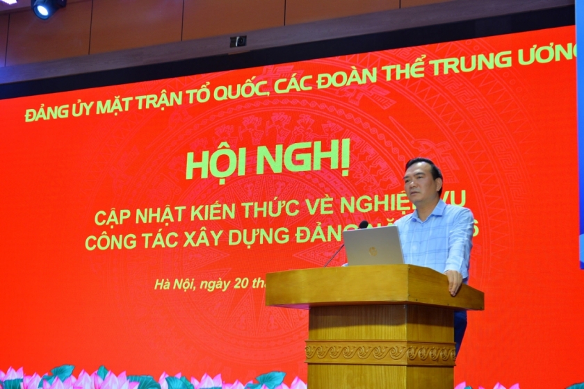 Ông Nguyễn Minh Chung, Ủy viên Ban Thường vụ, Trưởng Ban Tuyên giáo và Dân vận Đảng ủy MTTQ, các đoàn thể Trung ương phát biểu chỉ đạo tại Hội nghị. Ông Nguyễn Minh Chung, Ủy viên Ban Thường vụ, Trưởng Ban Tuyên giáo và Dân vận Đảng ủy MTTQ, các đoàn thể Trung ương phát biểu chỉ đạo tại Hội nghị.