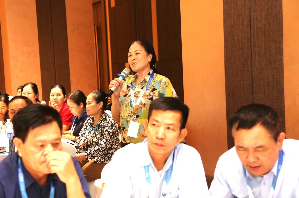 Đại biểu nêu ý kiến thảo luận Đại biểu nêu ý kiến thảo luận