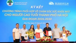 Để tuổi già thêm sáng trong từ những đôi mắt sáng