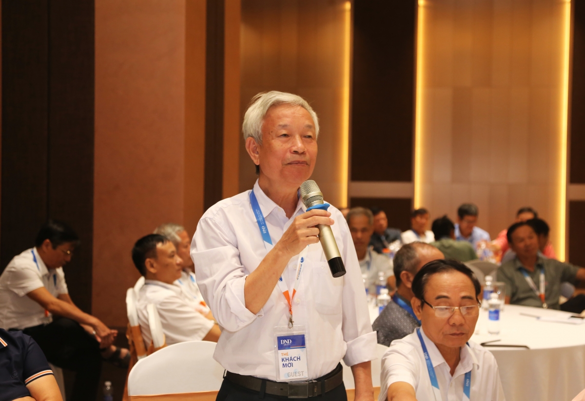 Đại biểu nêu ý kiến thảo luận Đại biểu nêu ý kiến thảo luận