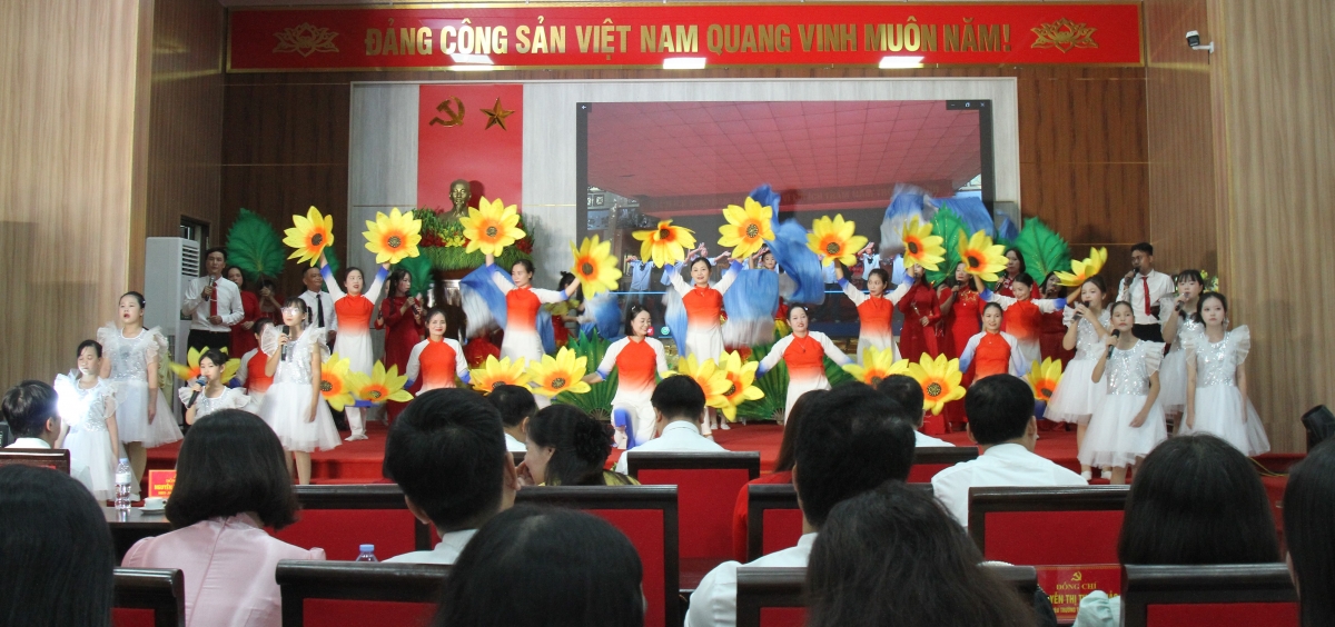 Tiết mục văn nghệ chào mừng Hội nghị Tiết mục văn nghệ chào mừng Hội nghị
