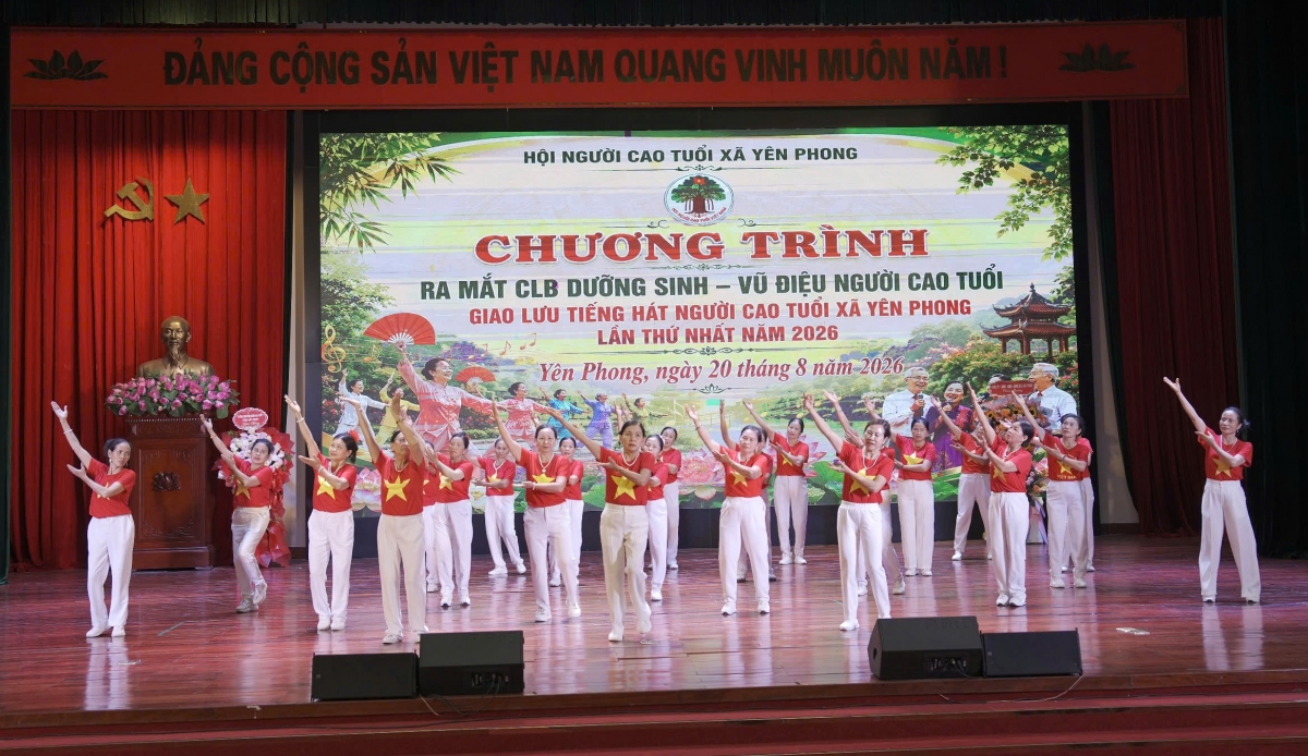 Rộn ràng tiếng hát người cao tuổi ở Yên Phong