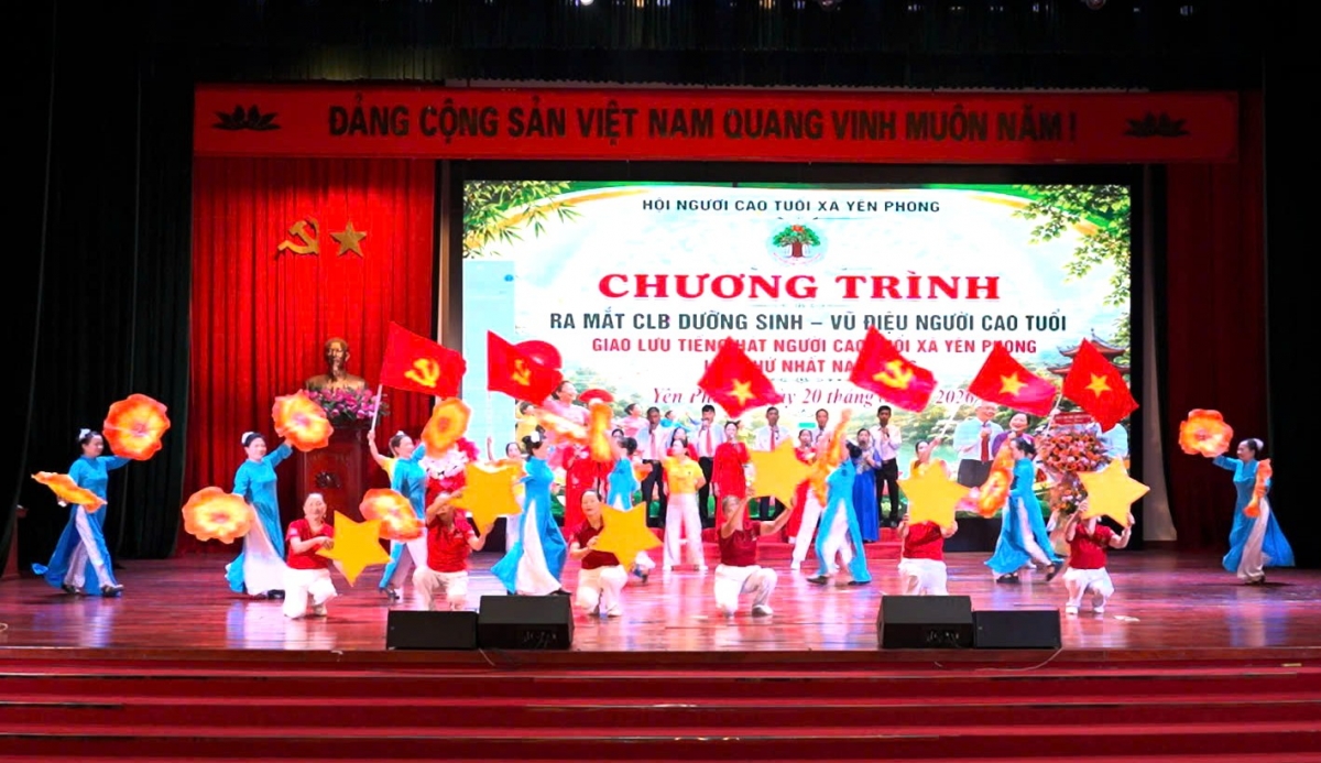 Rộn ràng tiếng hát người cao tuổi ở Yên Phong