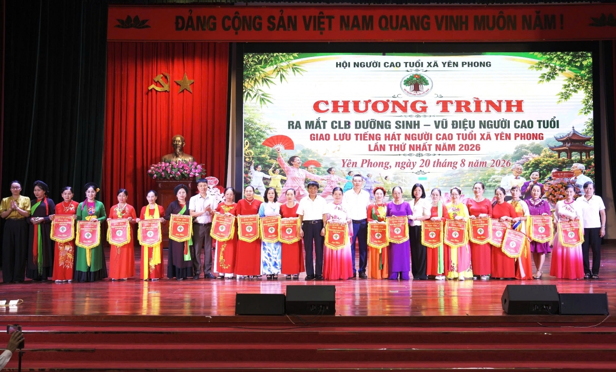 Rộn ràng tiếng hát người cao tuổi ở Yên Phong