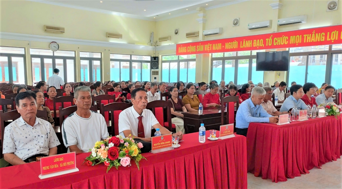 Nối những nhịp cầu liên thế hệ bằng nghĩa tình và sự sẻ chia Nối những nhịp cầu liên thế hệ bằng nghĩa tình và sự sẻ chia