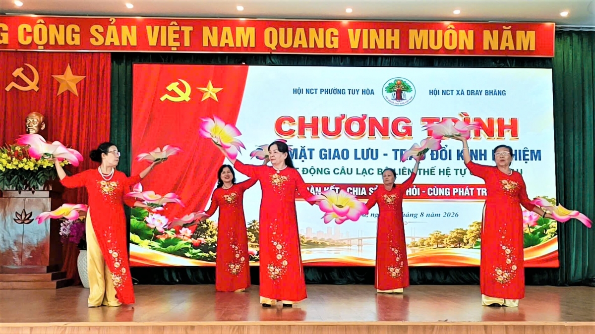 Nối những nhịp cầu liên thế hệ bằng nghĩa tình và sự sẻ chia Nối những nhịp cầu liên thế hệ bằng nghĩa tình và sự sẻ chia