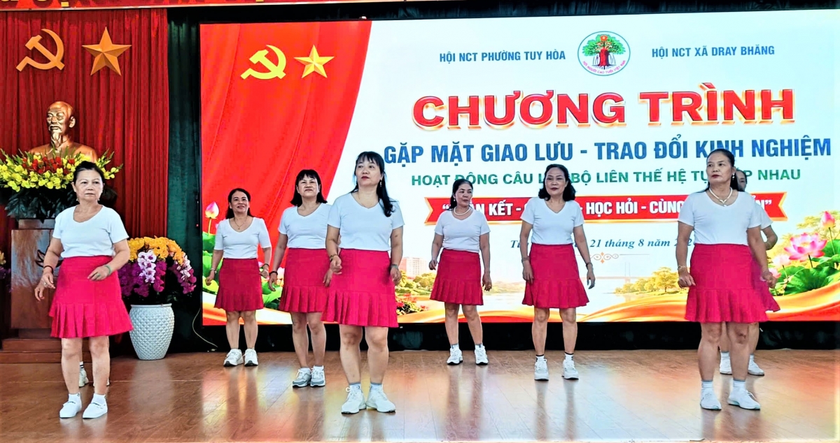 Nối những nhịp cầu liên thế hệ bằng nghĩa tình và sự sẻ chia Nối những nhịp cầu liên thế hệ bằng nghĩa tình và sự sẻ chia