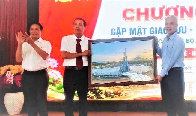 Nối những nhịp cầu liên thế hệ bằng nghĩa tình và sự sẻ chia Nối những nhịp cầu liên thế hệ bằng nghĩa tình và sự sẻ chia