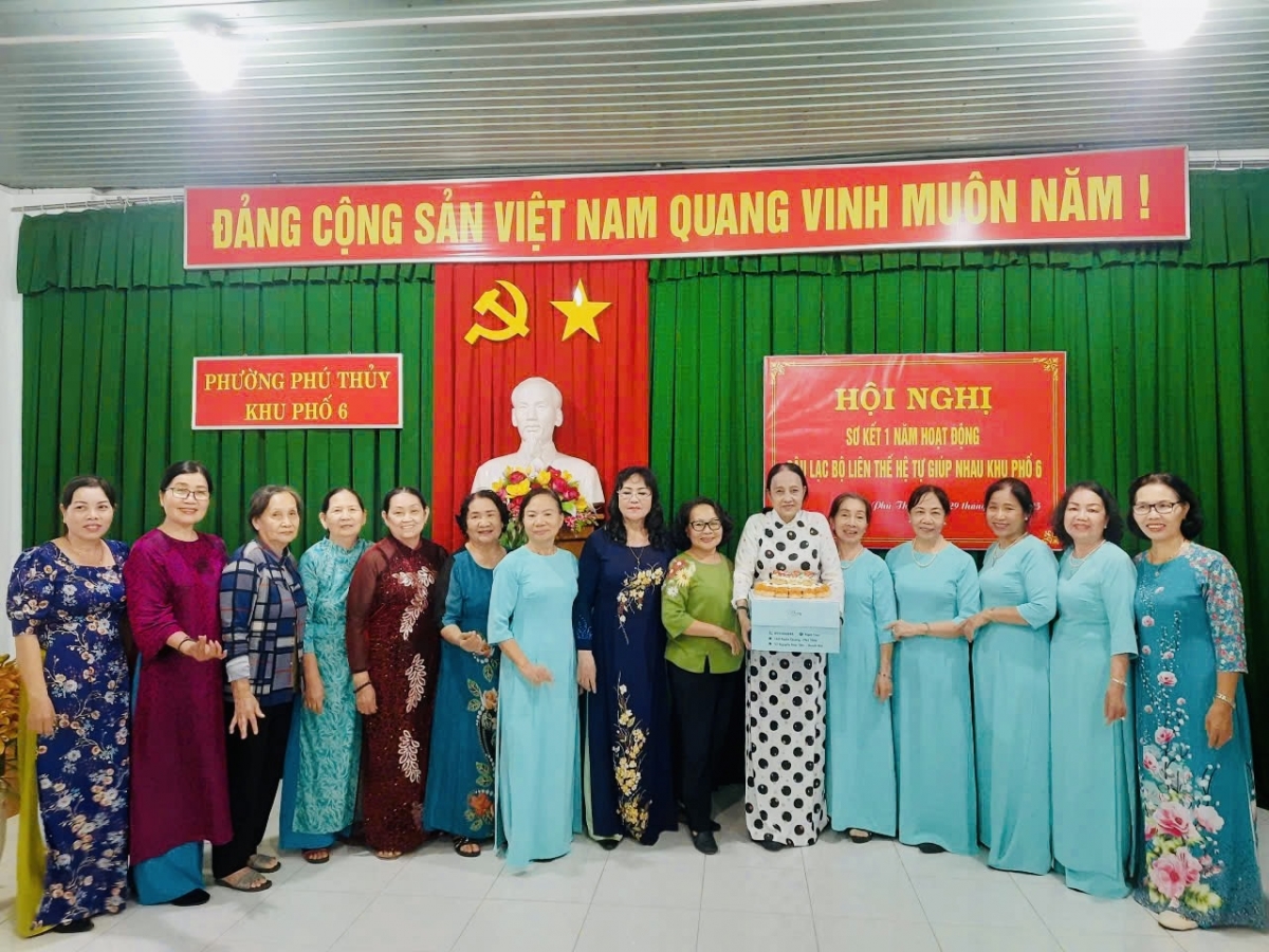 Tổ chức sinh nhật cho các thành viên trong CLB Chuyện ở một CLB Liên thế hệ tự giúp nhau: Lan tỏa yêu thương, giúp nhau tăng thu nhập