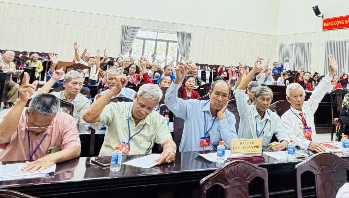 Các đại biểu thống nhất thông qua Nghị quyết Đại hội Các đại biểu thống nhất thông qua Nghị quyết Đại hội
