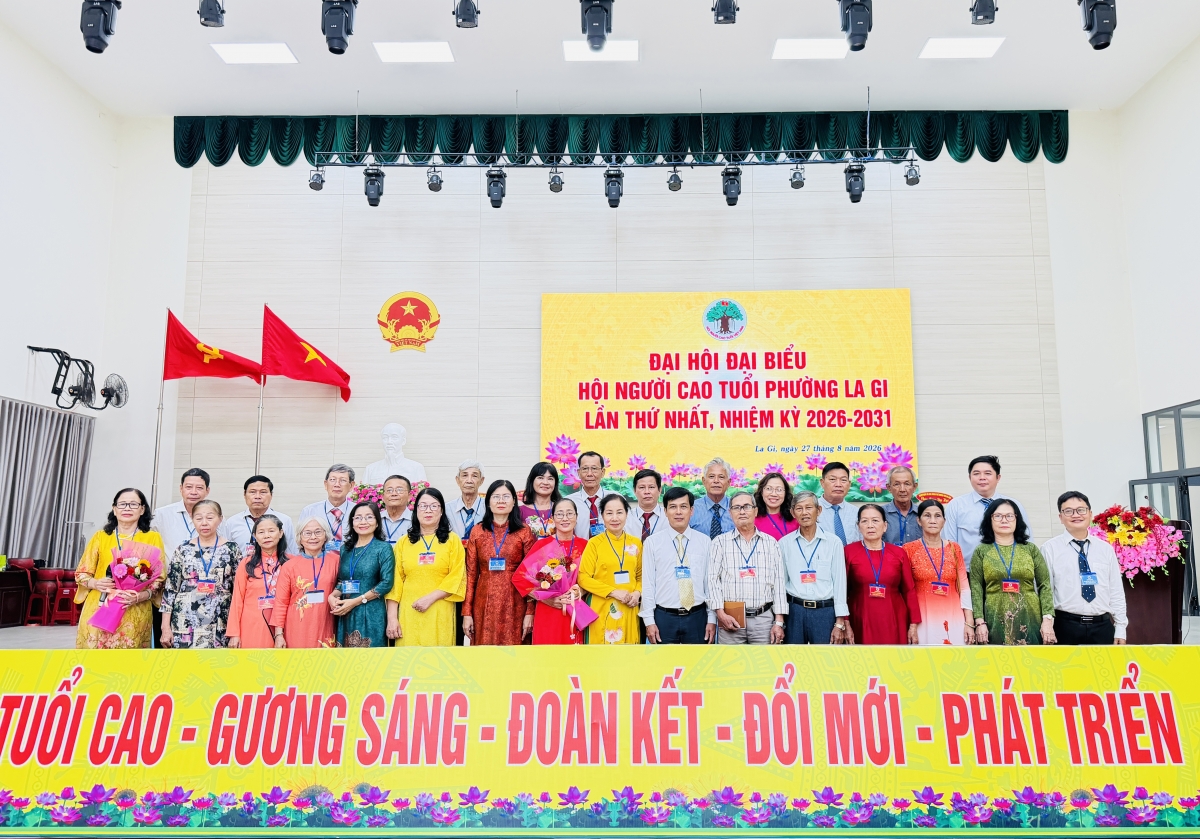 BCH nhiệm kỳ mới ra mắt Đại hội và chụp ảnh lưu niệm với lãnh đạo Tỉnh Hội và địa phương BCH nhiệm kỳ mới ra mắt Đại hội và chụp ảnh lưu niệm với lãnh đạo Tỉnh Hội và địa phương
