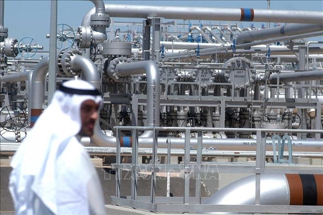 Một cơ sở khai thác dầu ở Al-Rawdhatain, Kuwait.         Ảnh: TTXVN 