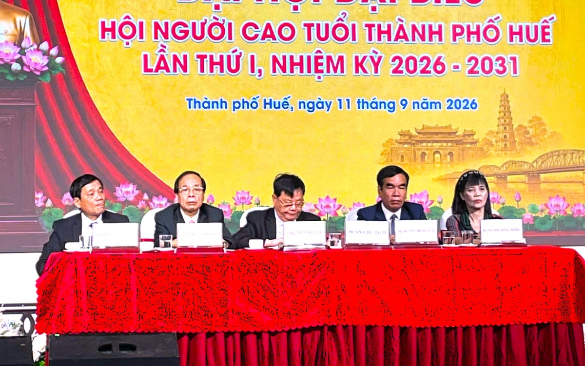 Đoàn Chủ tịch Đại hội