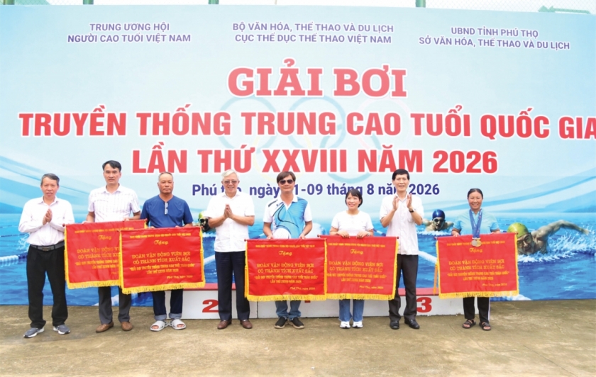 Giải bơi truyền thống trung, cao tuổi toàn quốc tại tỉnh Phú Thọ. Giải bơi truyền thống trung, cao tuổi toàn quốc tại tỉnh Phú Thọ.