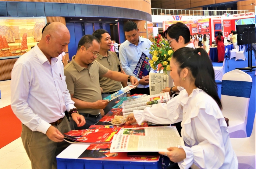 Nhiều bạn đọc trẻ quan tâm các nội dung trên Tạp chí Người cao tuổi