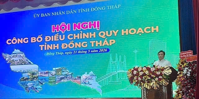 Ông Trần Văn Dũng, Phó Chủ tịch Thường trực UBND tỉnh Đồng Tháp, công bố tóm tắt Quyết định phê duyệt điều chỉnh Quy hoạch tỉnh tại Hội nghị công bố Quy hoạch tỉnh Đồng Tháp thời kỳ 2021-2030, tầm nhìn đến năm 2050 Ông Trần Văn Dũng, Phó Chủ tịch Thường trực UBND tỉnh Đồng Tháp, công bố tóm tắt Quyết định phê duyệt điều chỉnh Quy hoạch tỉnh tại Hội nghị công bố Quy hoạch tỉnh Đồng Tháp thời kỳ 2021-2030, tầm nhìn đến năm 2050