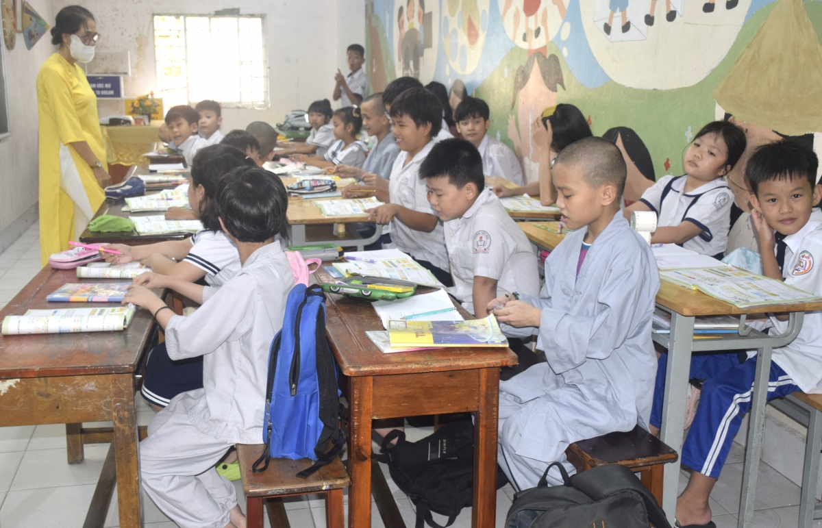 Các lớp học tại Chùa Kỳ Quang 2, nơi những trẻ em được chăm sóc có điều kiện học tập và phát triển Các lớp học tại Chùa Kỳ Quang 2, nơi những trẻ em được chăm sóc có điều kiện học tập và phát triển