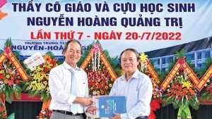 Nhà giáo Nguyễn Bá Trình: Người đưa thành quả văn chương, hội họa trở về với cộng đồng