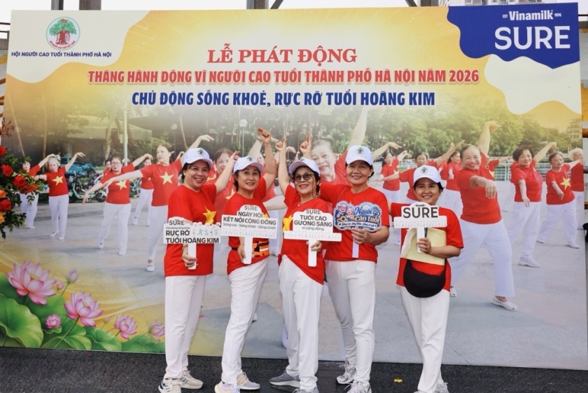 Người cao tuổi cùng Vinamilk Sure lan tỏa tinh thần chủ động sống khỏe, sống vui và tích cực. Ảnh: Vi Nam Người cao tuổi cùng Vinamilk Sure lan tỏa tinh thần chủ động sống khỏe, sống vui và tích cực. Ảnh: Vi Nam