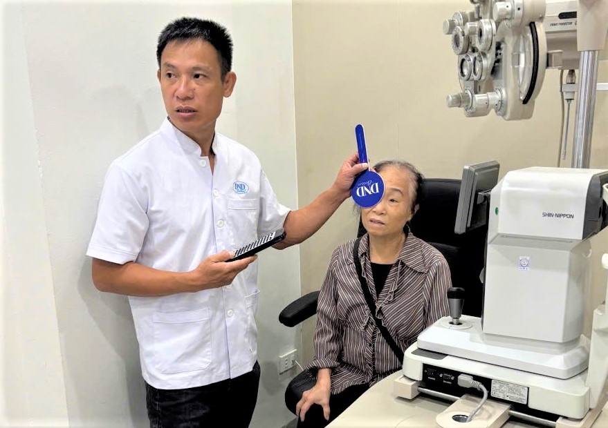 409 NCT phường Hồng Hà được khám mắt, chỉ định 24 trường hợp phẫu thuật 409 NCT phường Hồng Hà được khám mắt, chỉ định 24 trường hợp phẫu thuật