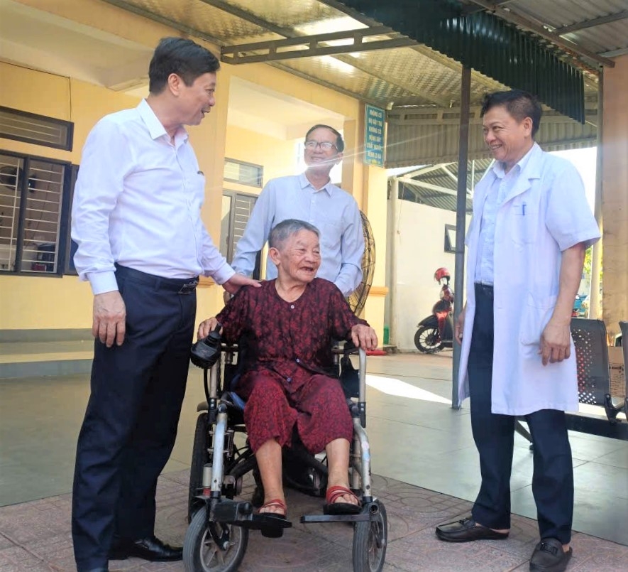 Chăm sóc NCT hoàn cảnh khó khăn trên địa bàn xã Cẩm Lạc