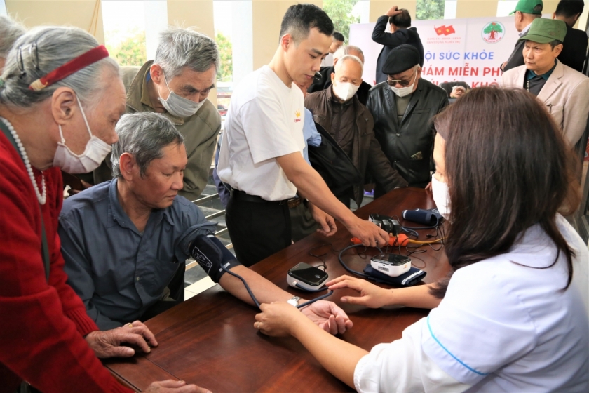 Người cao tuổi được khám và tư vấn sức khoẻ miến phí Người cao tuổi được khám và tư vấn sức khoẻ miến phí