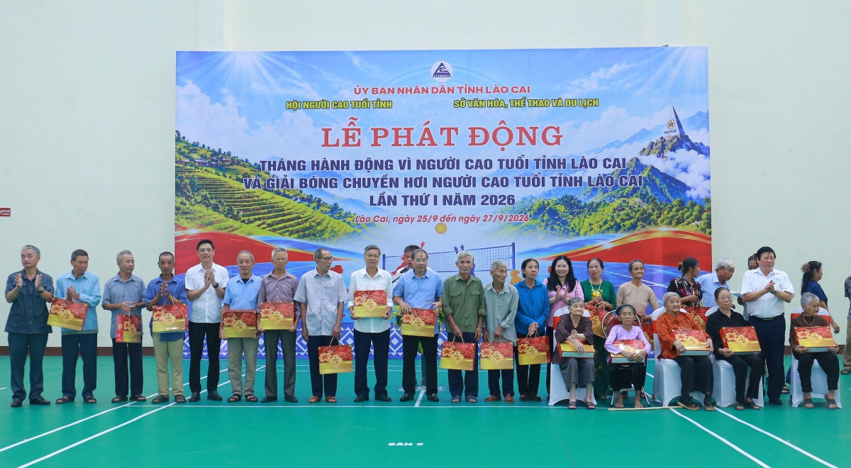 Lãnh đạo UBND tỉnh Lào Cai tổ chức tặng quà cho 20 người cao tuổi có hoàn cảnh đặc biệt khó khăn trên địa bàn tỉnh. Lãnh đạo UBND tỉnh Lào Cai tổ chức tặng quà cho 20 người cao tuổi có hoàn cảnh đặc biệt khó khăn trên địa bàn tỉnh.