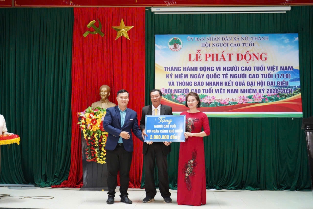 Bệnh viện Mắt Việt An Đà Nẵng tặng quà NCT hoàn cảnh khó khăn xã Núi Thành Bệnh viện Mắt Việt An Đà Nẵng tặng quà NCT hoàn cảnh khó khăn xã Núi Thành