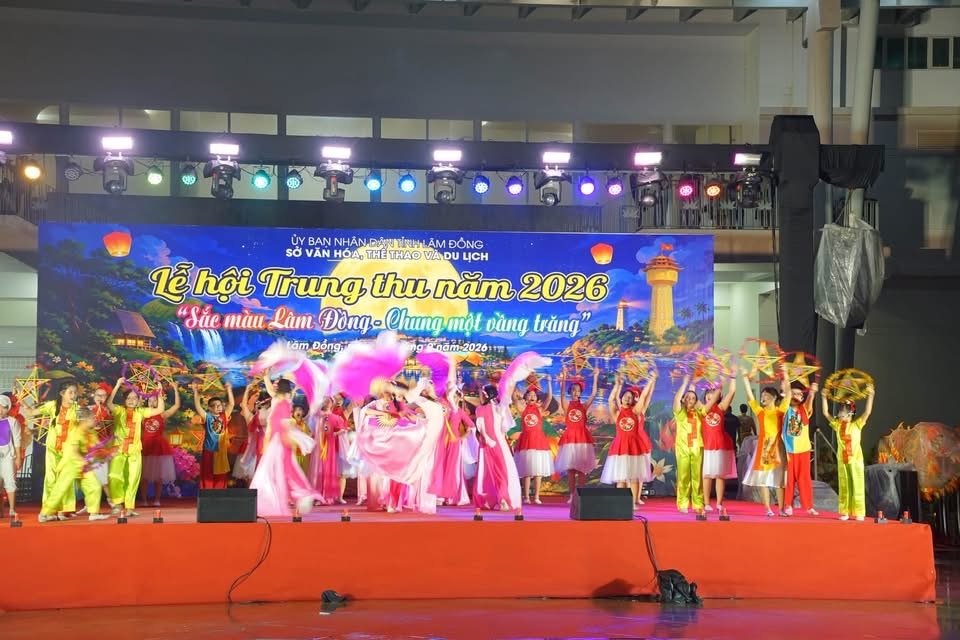 Văn nghệ chào mừng Lễ hội Trung thu ở Lâm Đồng Văn nghệ chào mừng Lễ hội Trung thu ở Lâm Đồng